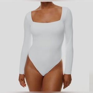 NWT Babaton Aritzia Contour Squareneck Longsleeve Bodysuit